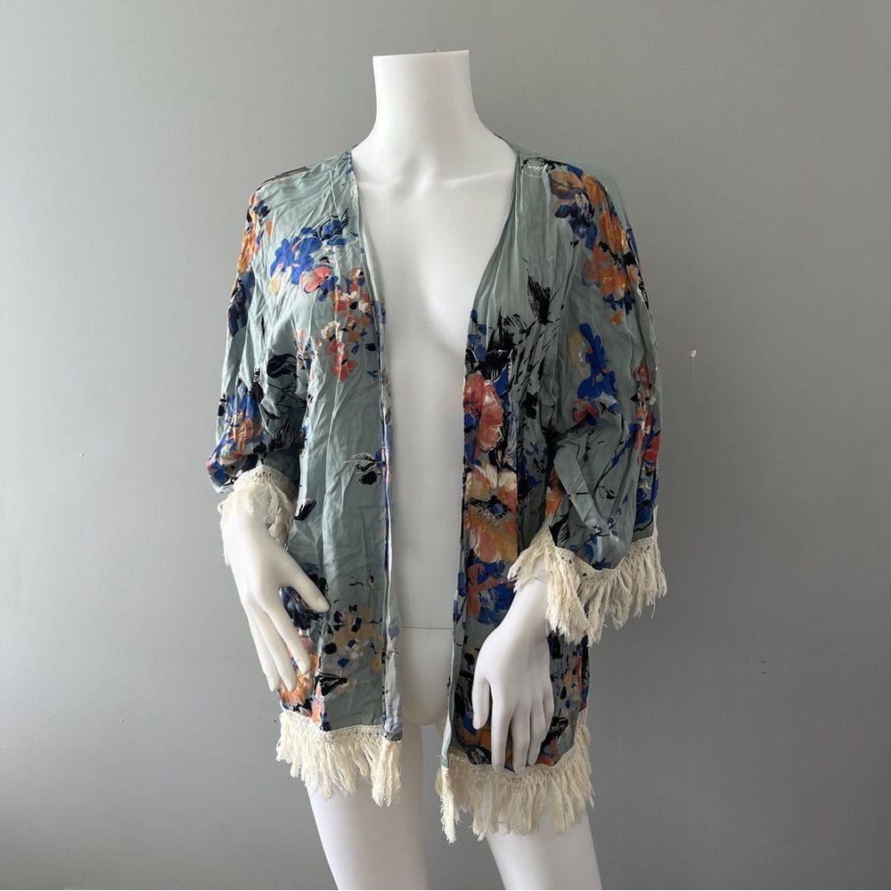 Umgee Lightweight Shawl Cardigan Fringe Floral Print Size Medium